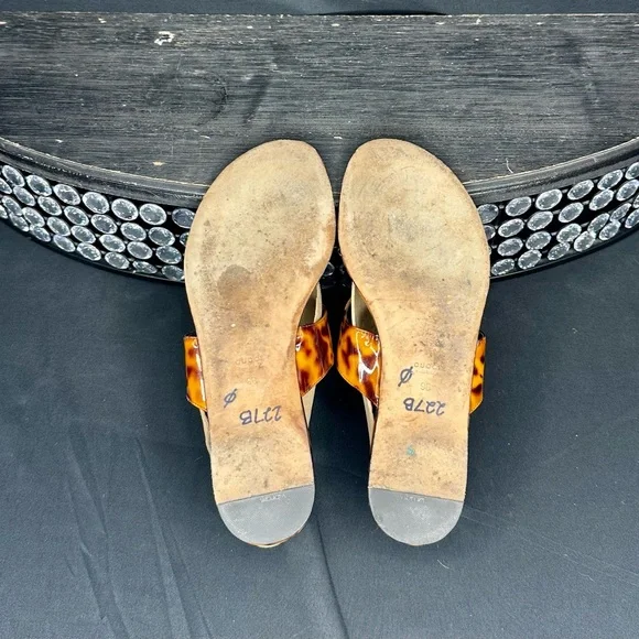 Gucci Tortoise Shell Patent Leather Horsebit Thong Sandals, Size 9 - Picture 7 of 11